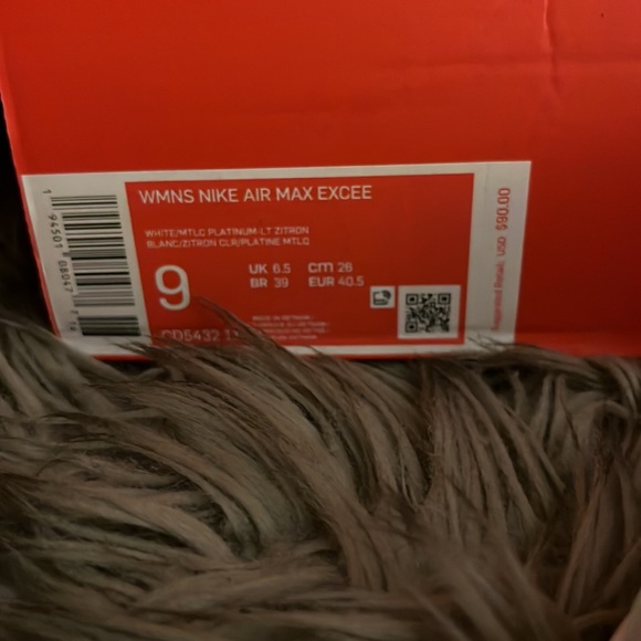 Women’s Nike Air Max Excee  size 9 - Picture 2 of 4